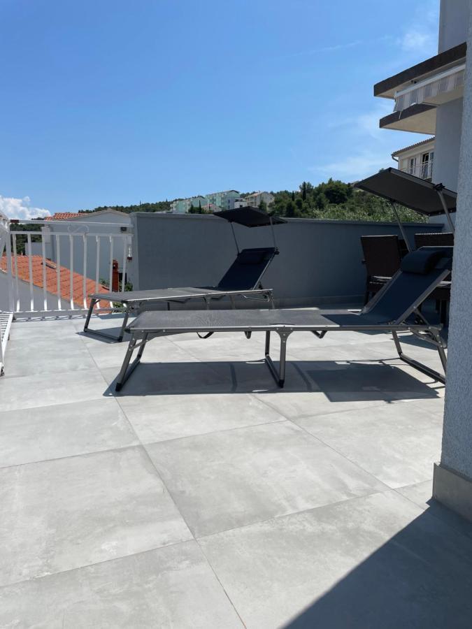 Apartment Roko Трогір Екстер'єр фото