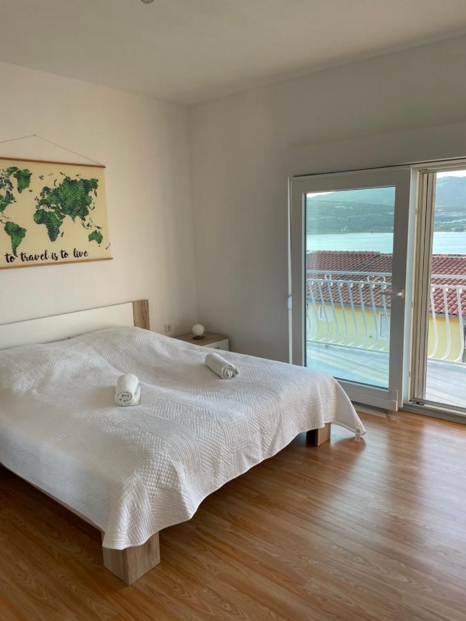 Apartment Roko Трогір Екстер'єр фото